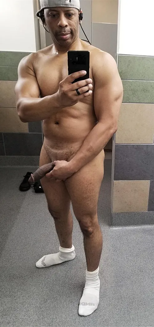 (53) Naked at the gym