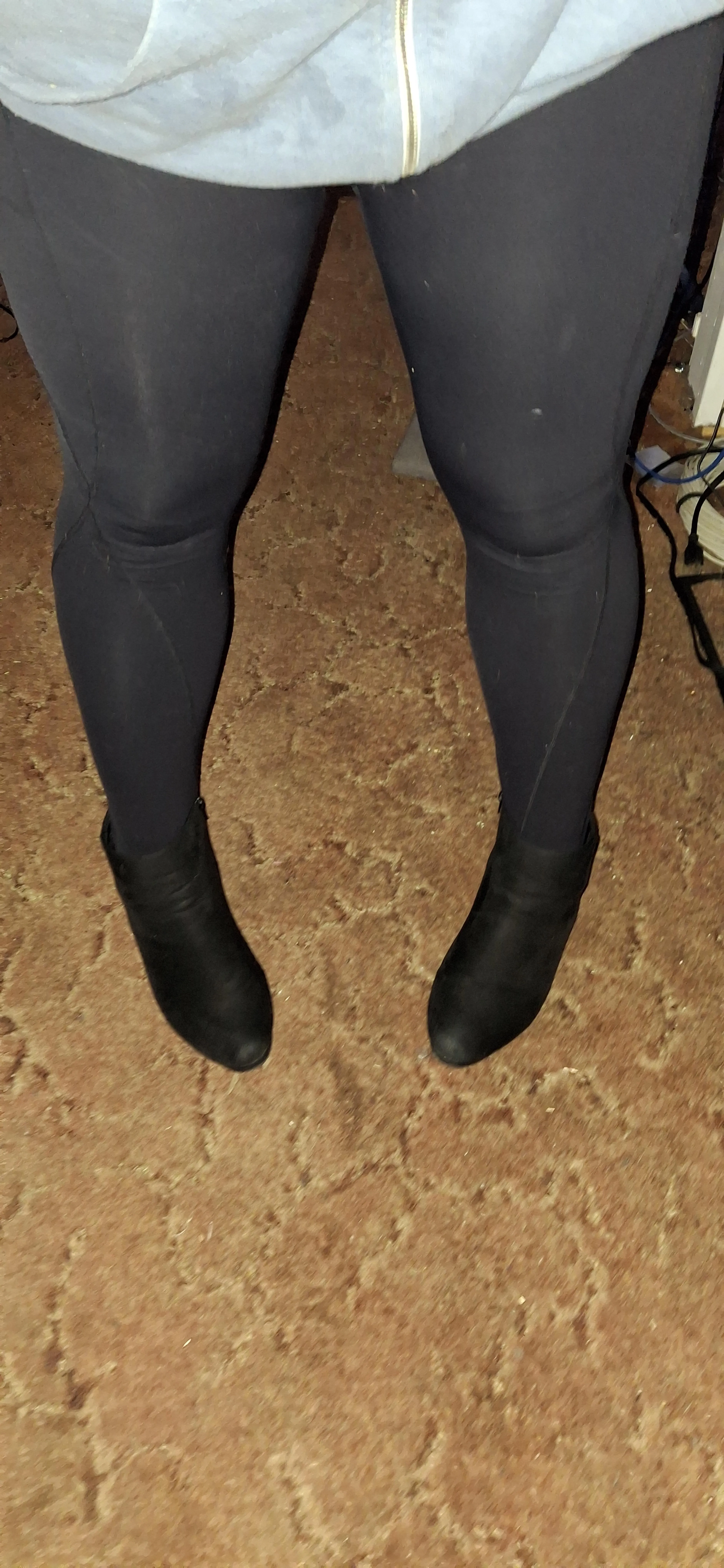 Skin tight leggings, just how it like em