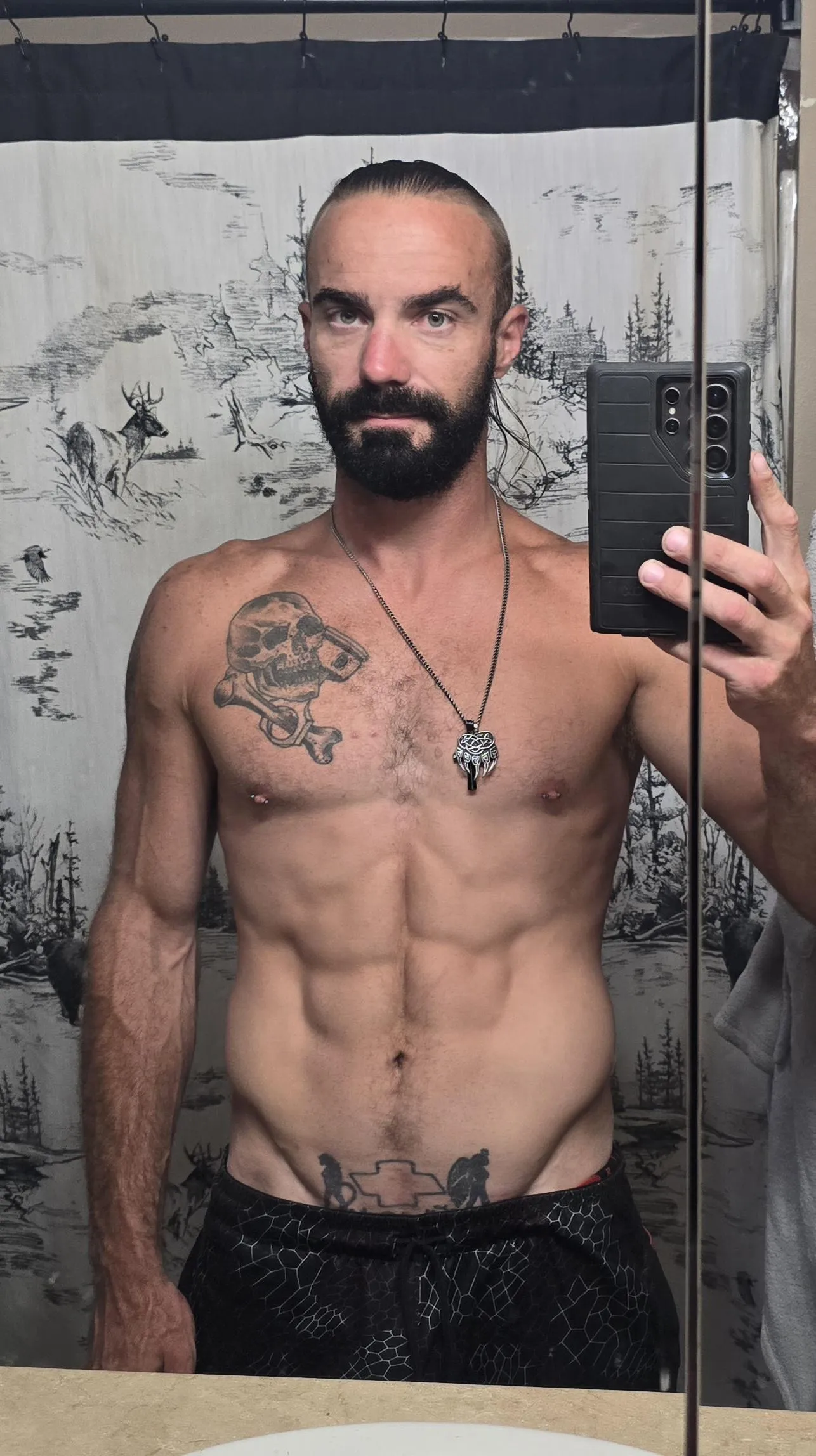 34M for f/mfCDA area. Looking for a female or couple.