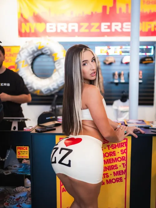 Abella at the Brazzers Pop Up in NYC 🗽