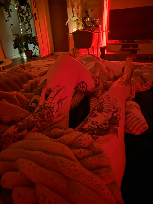 Can we be lazy in bed? [F]