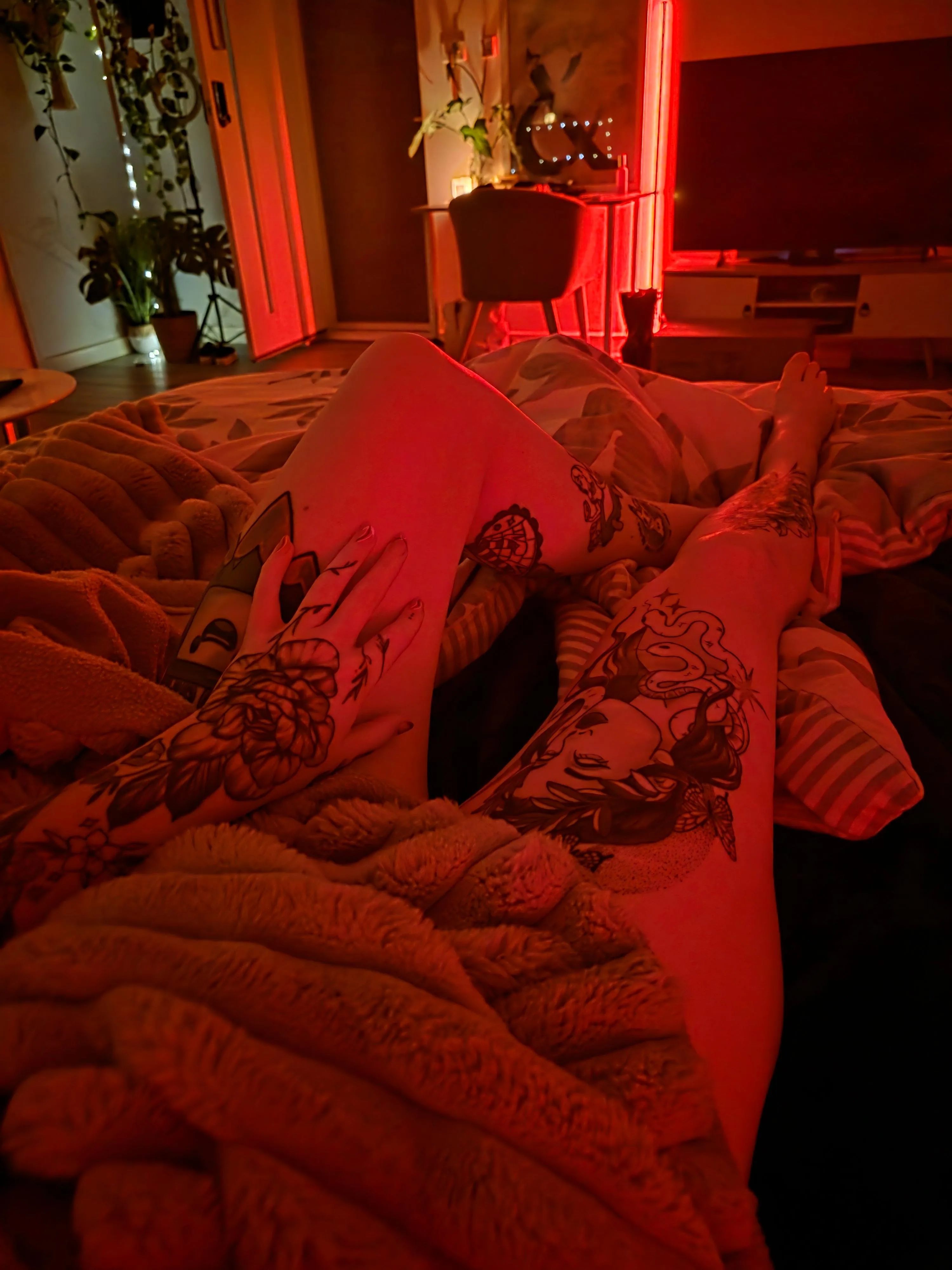 Can we be lazy in bed? [F]