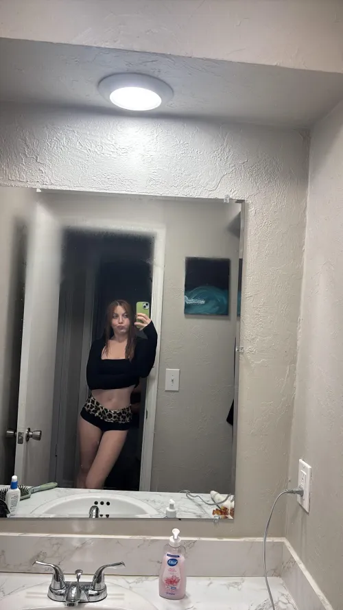 Sexy bod and even slicker mouth. Cc