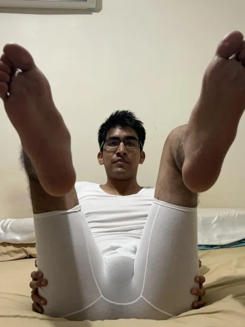 Bulge, legs and feet.