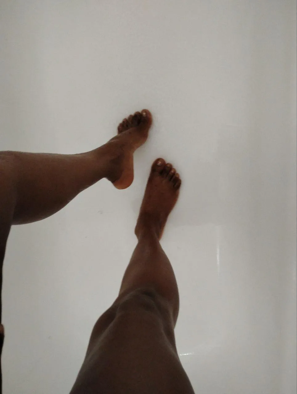 Foot massage Let me walk all over you (ashiatsu massage)