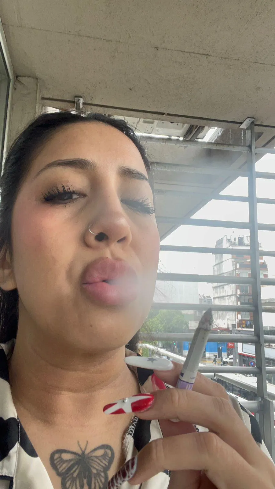 All i wanna do is smoke!