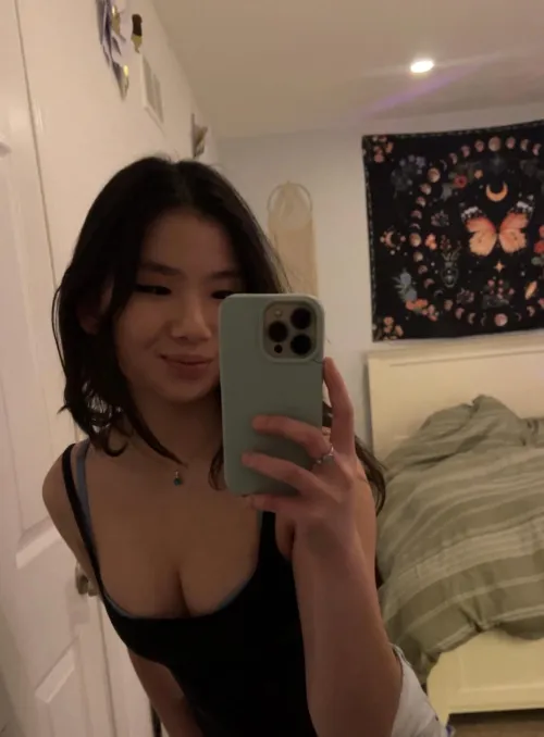 Am I a keeper… or just your one-night girl? >////<