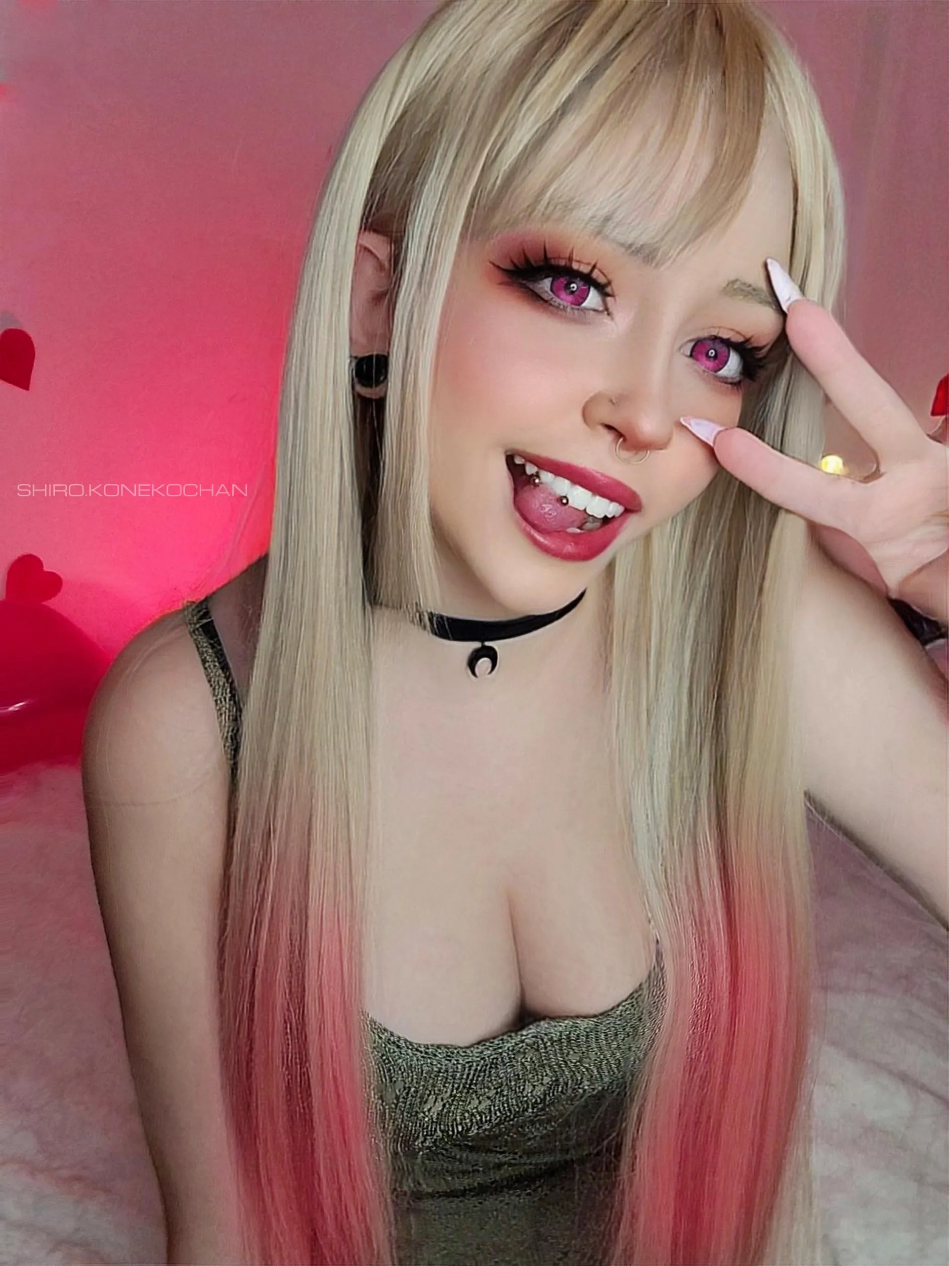 Ever thought about dating a geeky blonde? Asking for… research