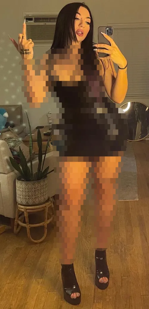 Focus on my toes loser!