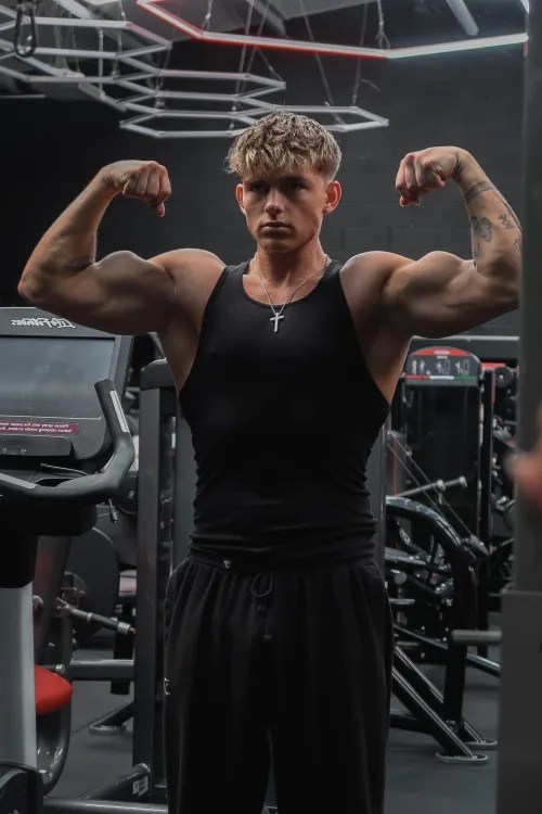 Upvote if I can send you topless pics in dm