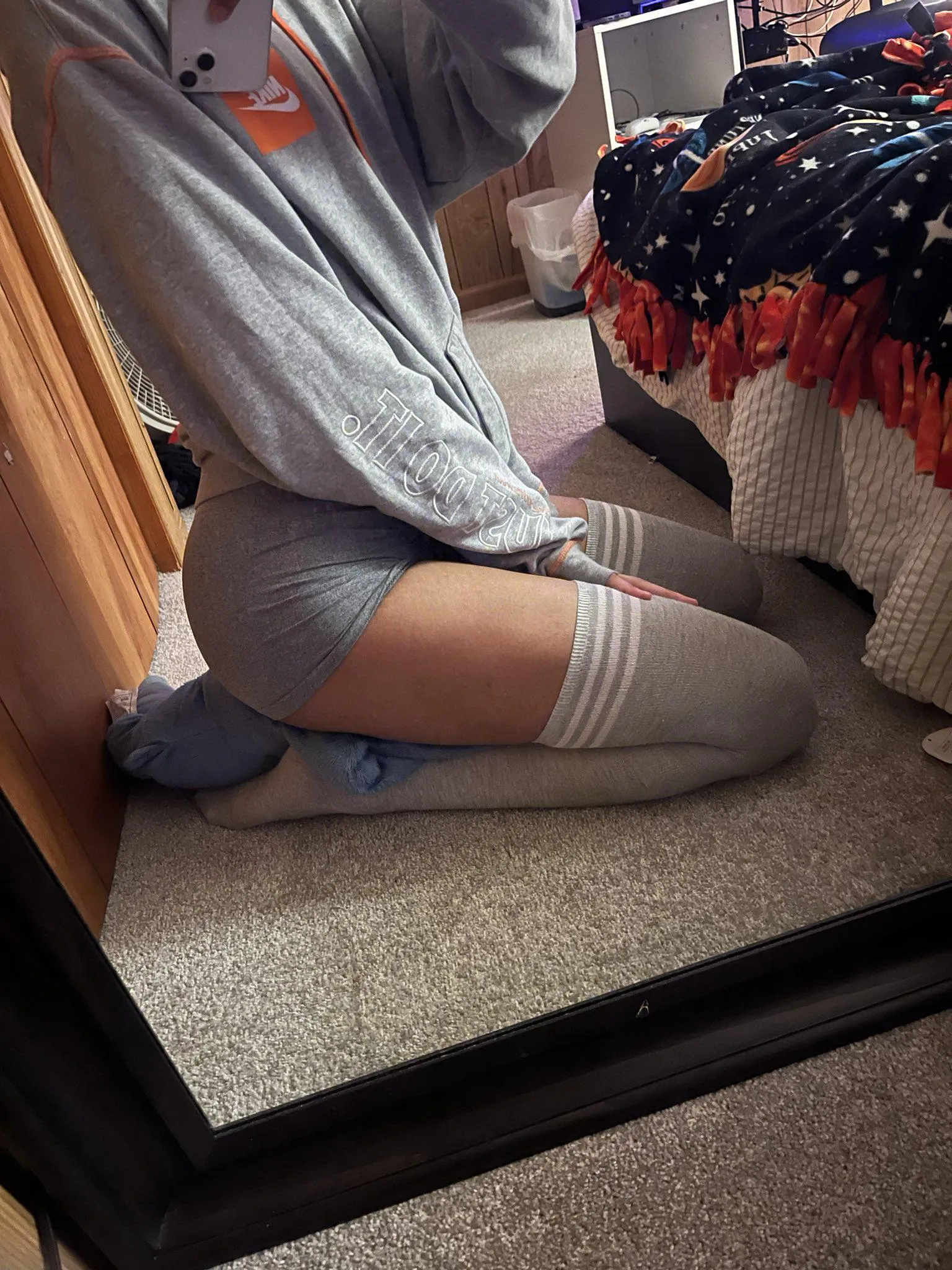 18 [USA] (California) #S.D 18+Visiting and Online, Looking for some fun guys to chat and more :3