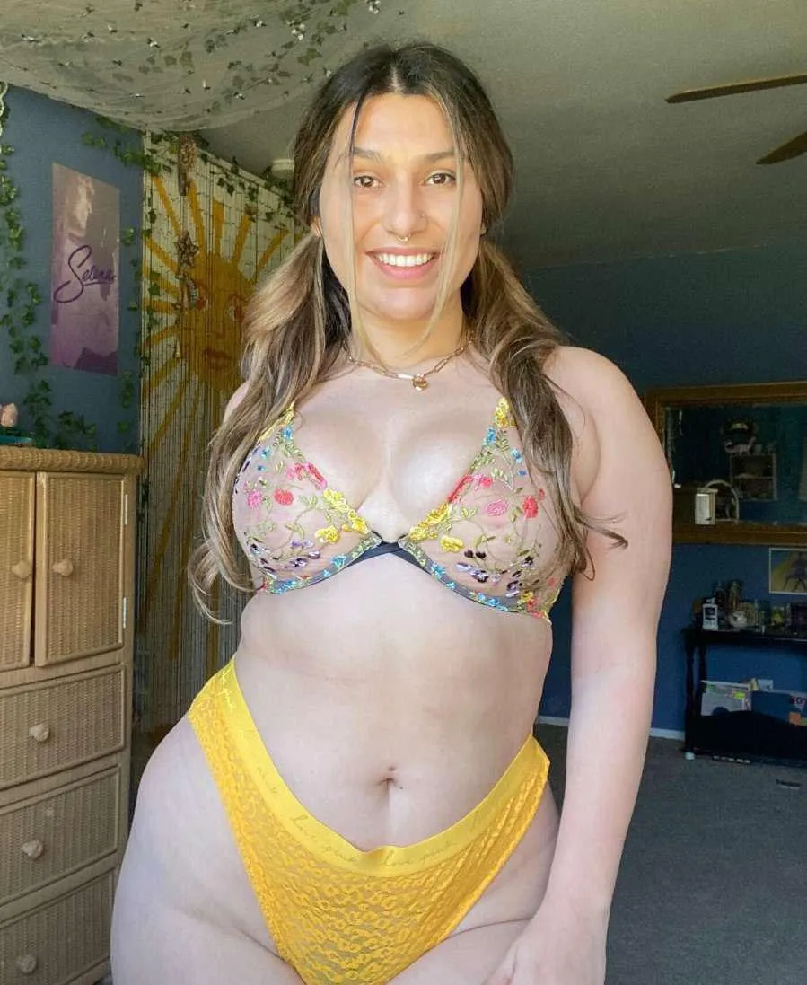 24F26M looking for hookuup or couple to join us this weekend. Staying downtown