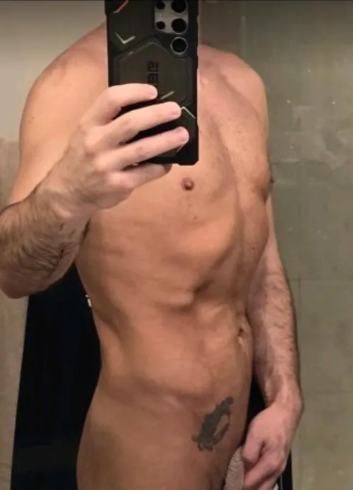 43 [M4M] 21770 - Bi DL vers bttm looking for hung top for fun. I host days. New Market MD