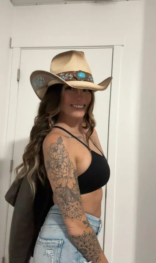 can i send u naked pictures... say yes if u want them cause i have a lot more