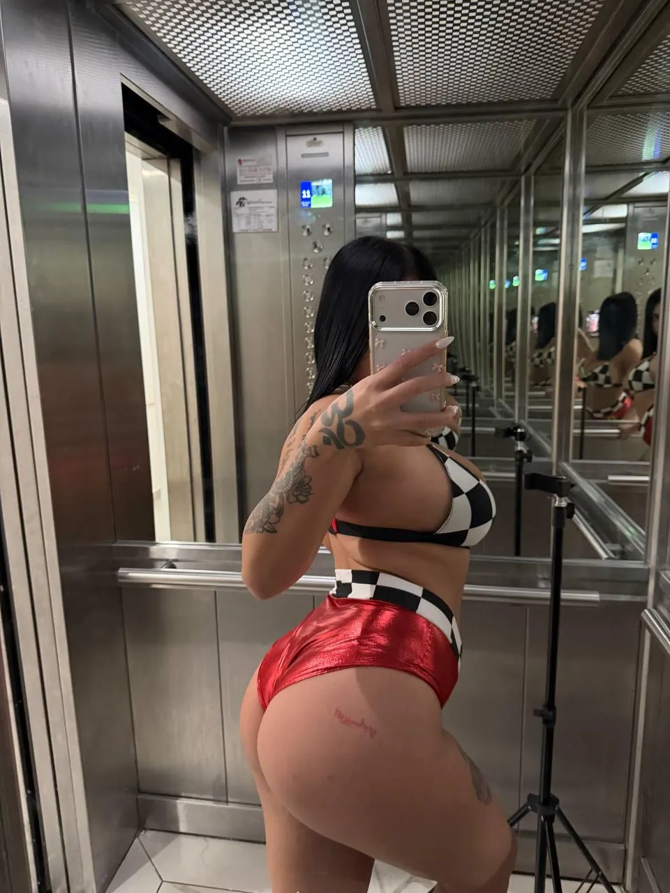 Feeling bold in Memphis, who’s up for fun tonight?