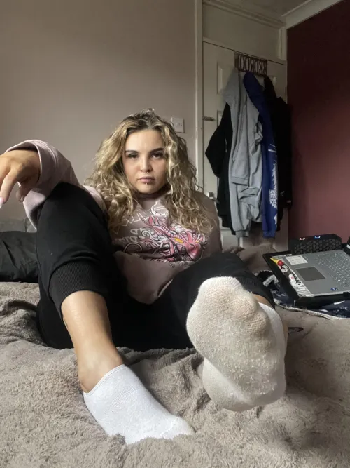 Let me make my white socks dirty for you 😋