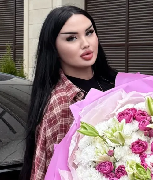 Local esthetician specializing in...brows