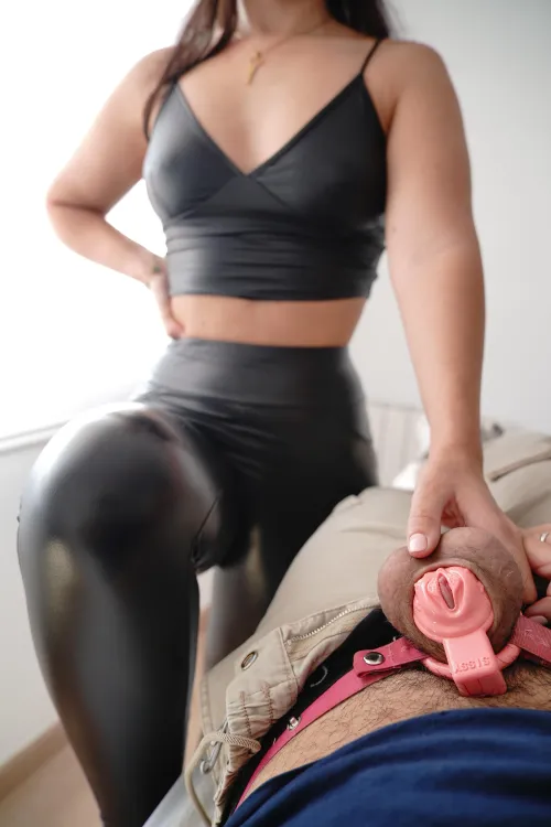 This is what my BF keeps hidden under his pants… and I’m the one who hold his key everywhere.