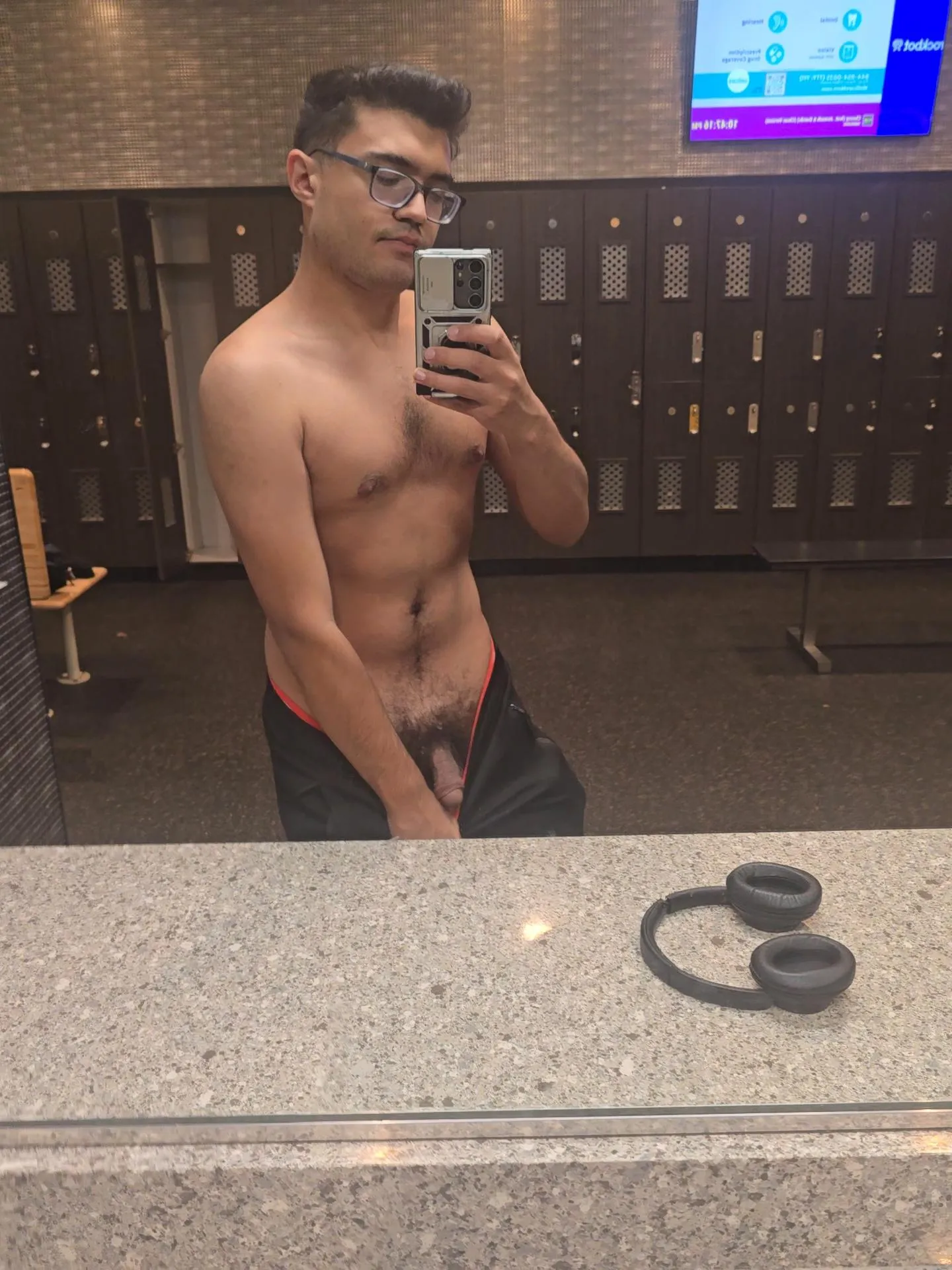 U walk in the locker room and see me (20)