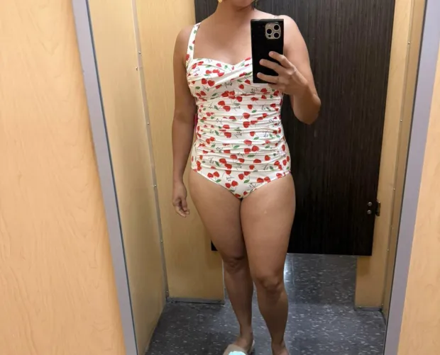 38 married housewife mother of 4. A very sexy and kinky hotwife. F4m. Preferably BBC or full swap as well