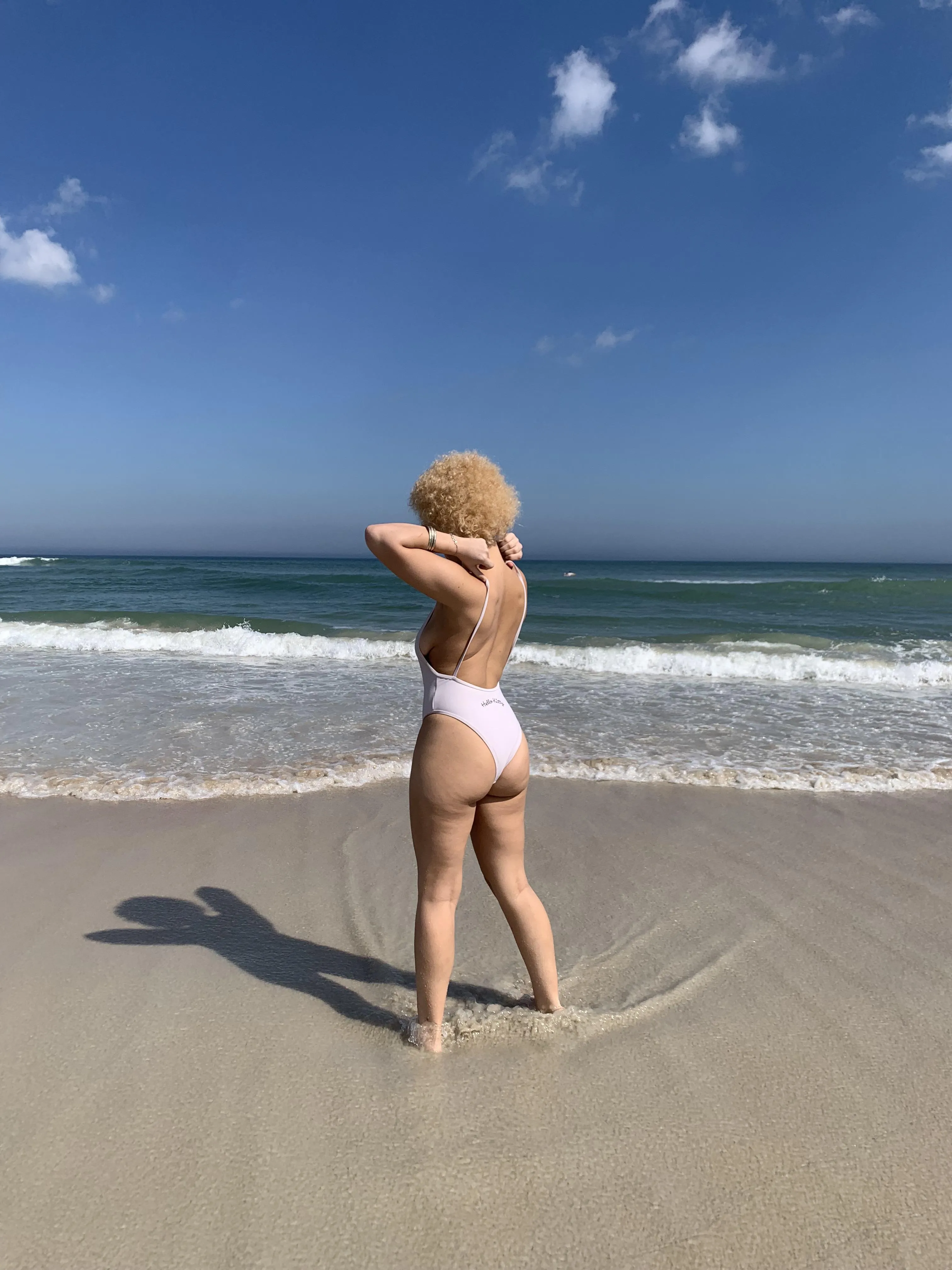 Golden glow, subtle heat 💋