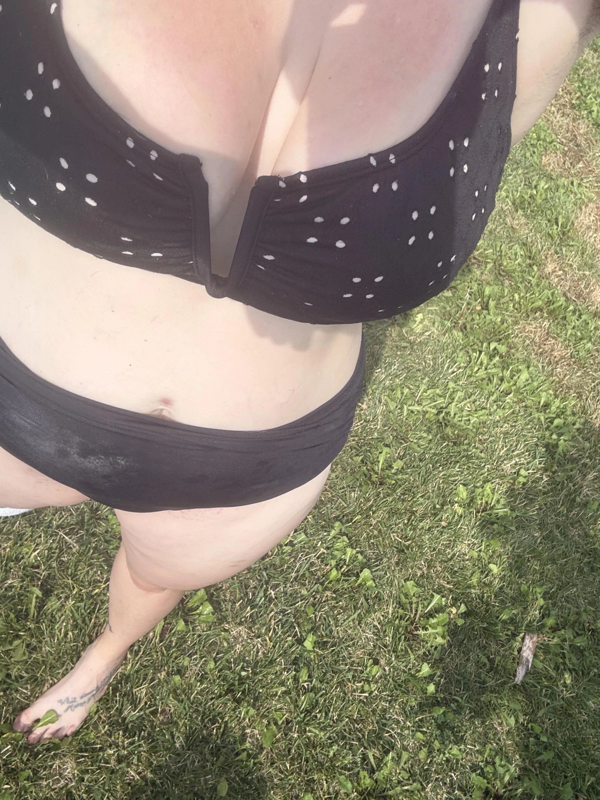 Who wants to see more? Cumm help this horny milf😘😘