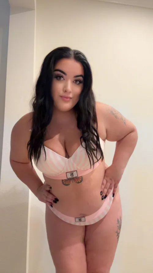 Your favorite hot nurse by day , kinky slut at night ! I offer gfe, sexting, customs, worn items and more ! I cater to your dark desires!