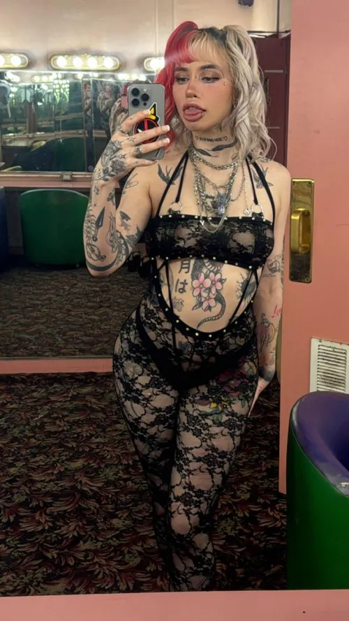 [F] who's free tonight?