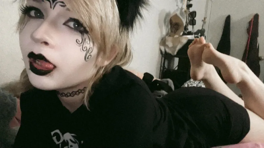 still experimenting with makeup, i think i like this type