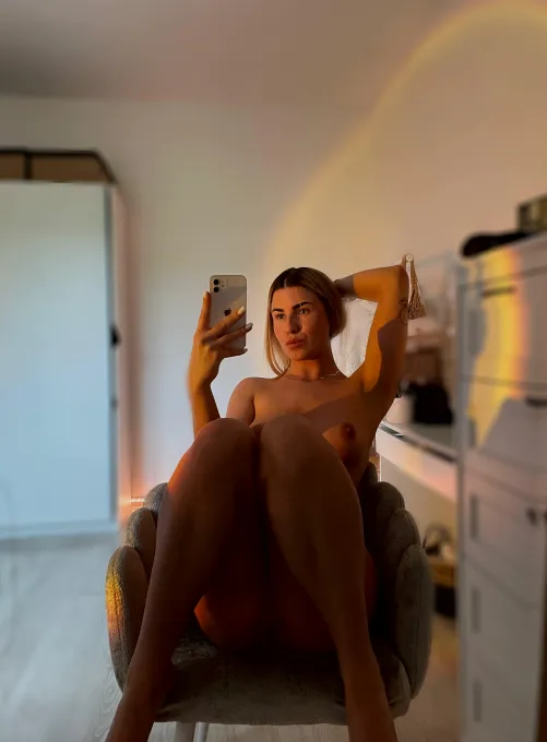 20 [F4M] #St Louis - Quiet hunger, looking for couple