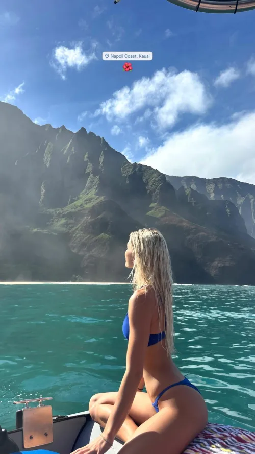Bikini in Hawaii | Instagram | November 21, 2025
