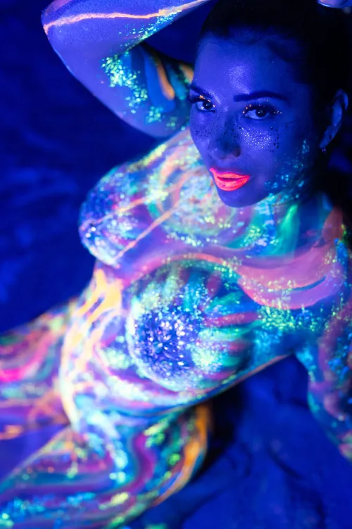 Body as a canvas: neon nebula edition😘