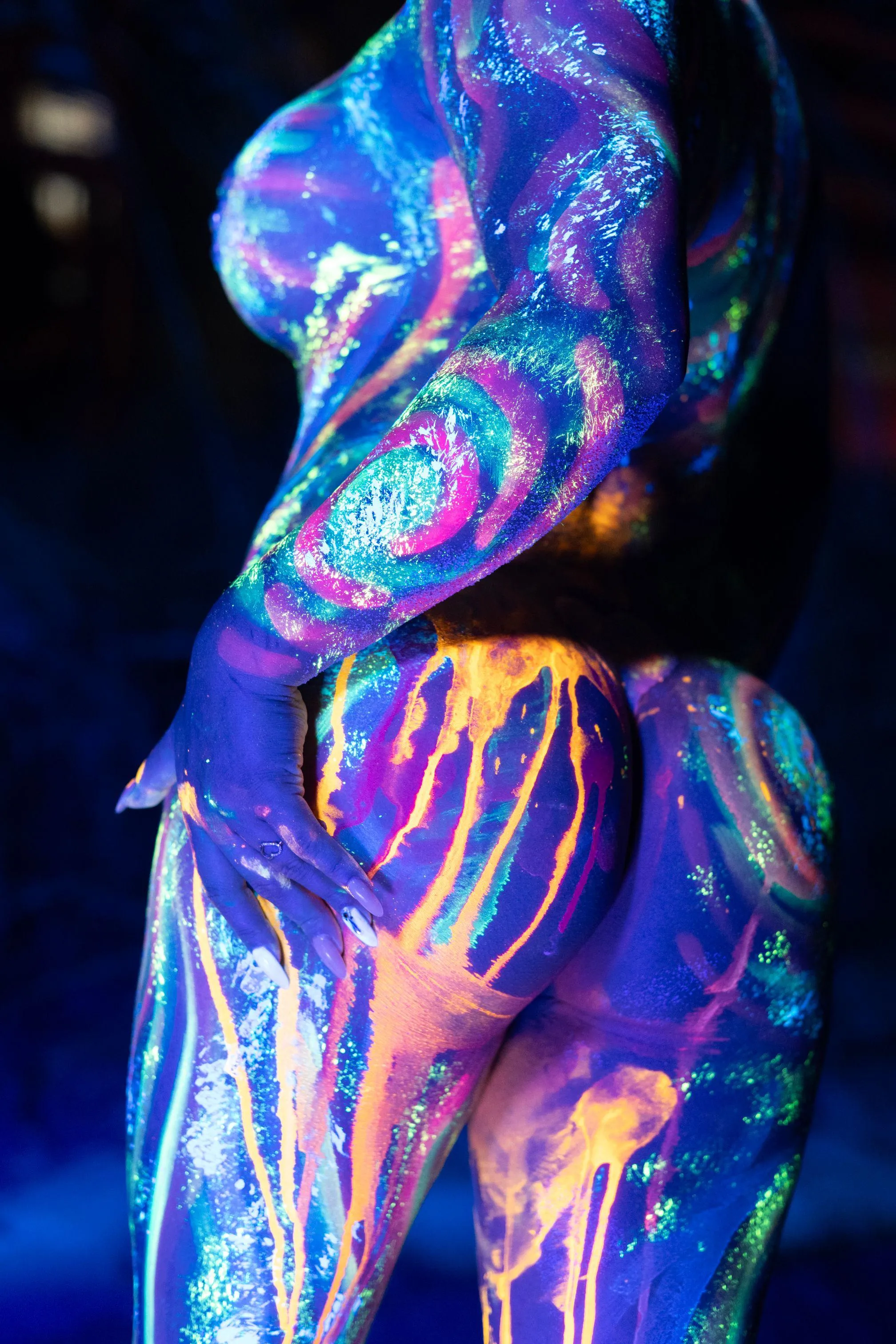 Body as a canvas: neon nebula edition(Ass view)😘