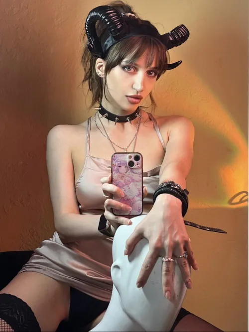 Hold my horns tight while I sucking you