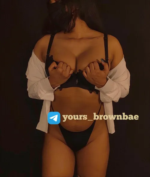 Just a girl in her 20s teasing the internet again.