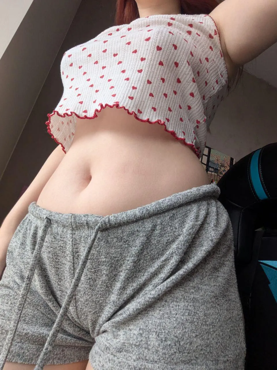 Pale and soft midriff