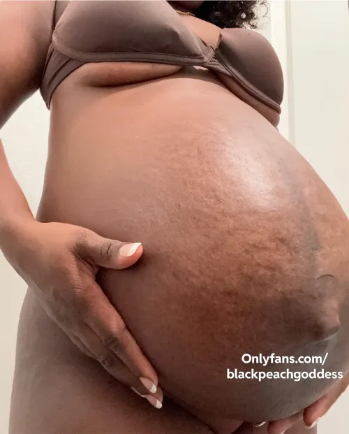 If a pregnant belly out offends you, then DON’T LOOK😌🤰🏾