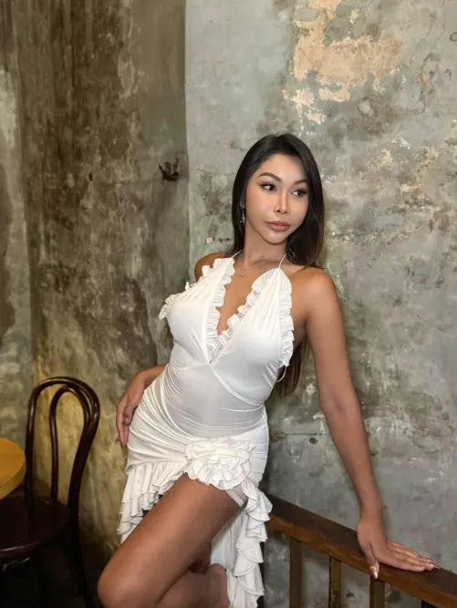 Who wants to become a femboys fuck toy