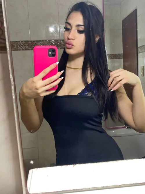 I look pretty in black