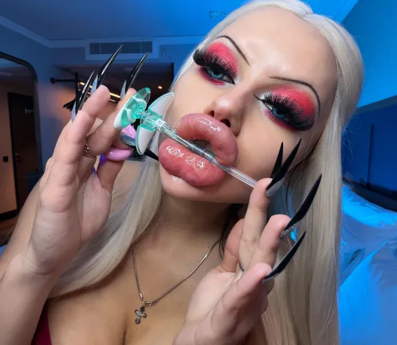 Your plastic doll got a 2ml upgrade <3