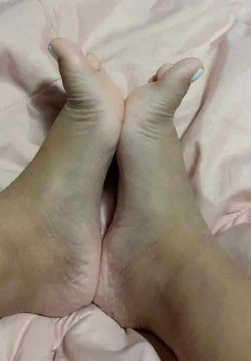 Will it fit on these feet?