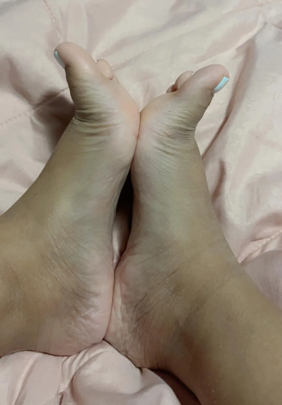 Will it fit on these feet?