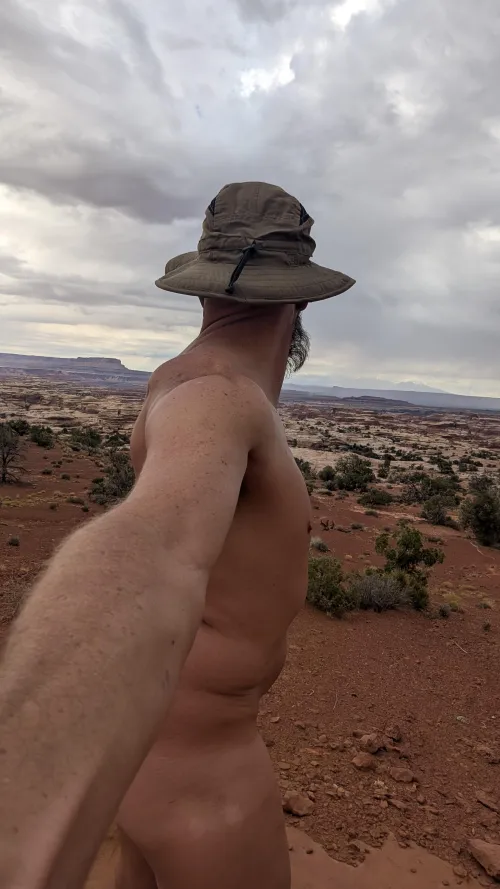 Camping free of clothes and worries