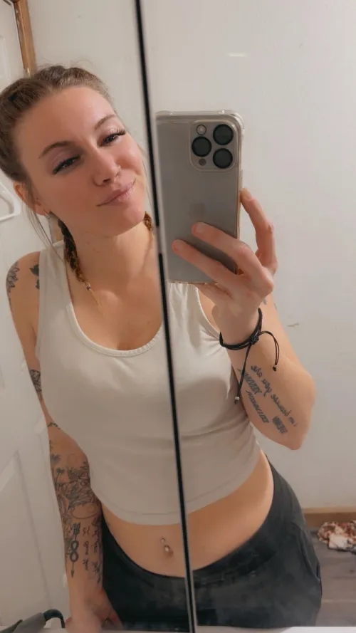 I love sending nudes to random men. Are you in?