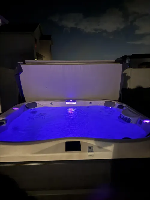 Thanksgiving Eve Hot Tub fun F or Couples only