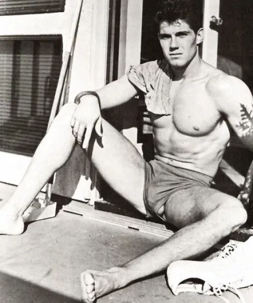 Vintage peeking 🫣