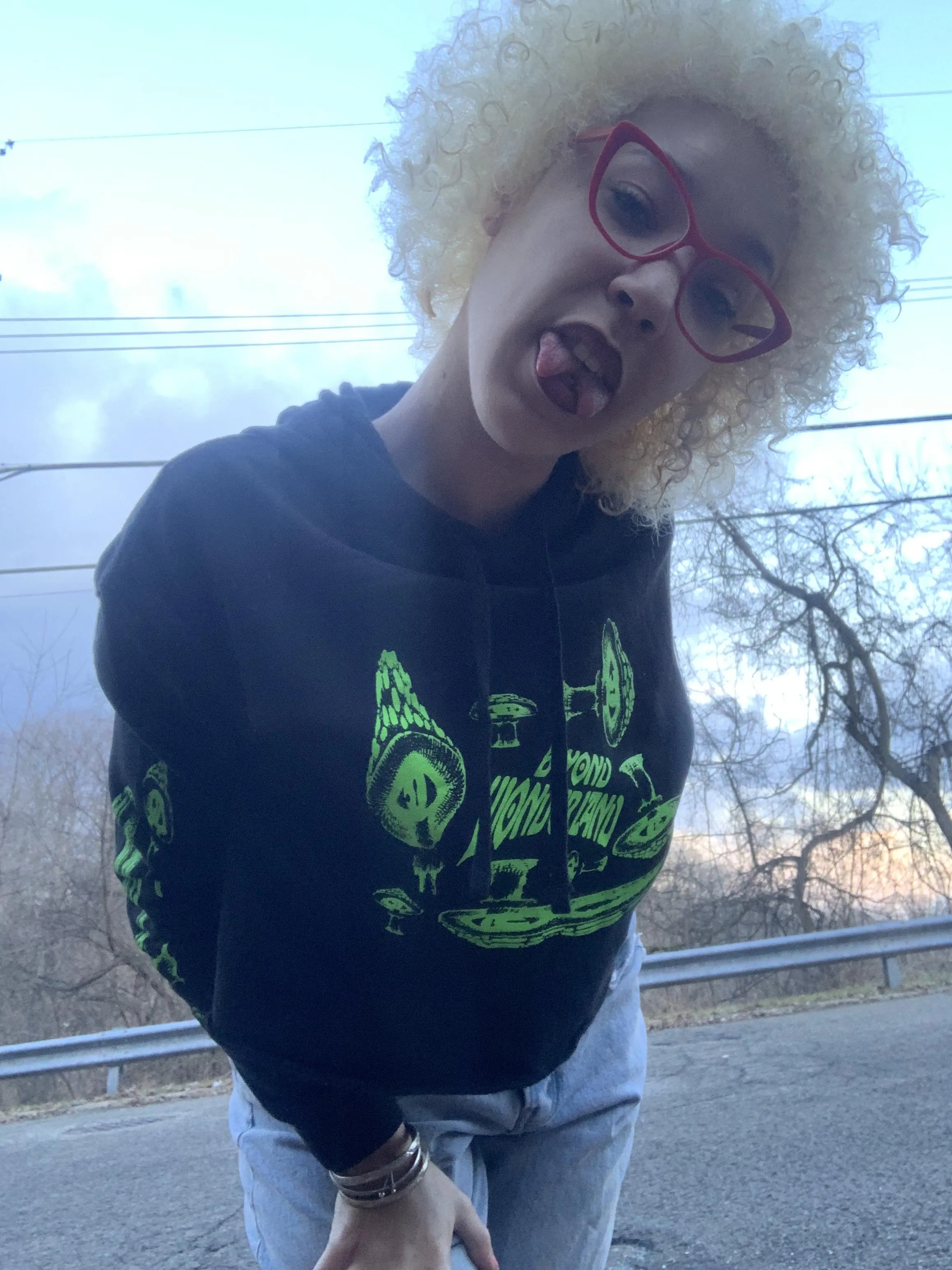 Golden shimmer, spicy drift 🤎