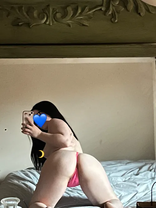havent sold in a while so i'm doing $1 pics and $3 vids (under a min)! 💕 dms open!