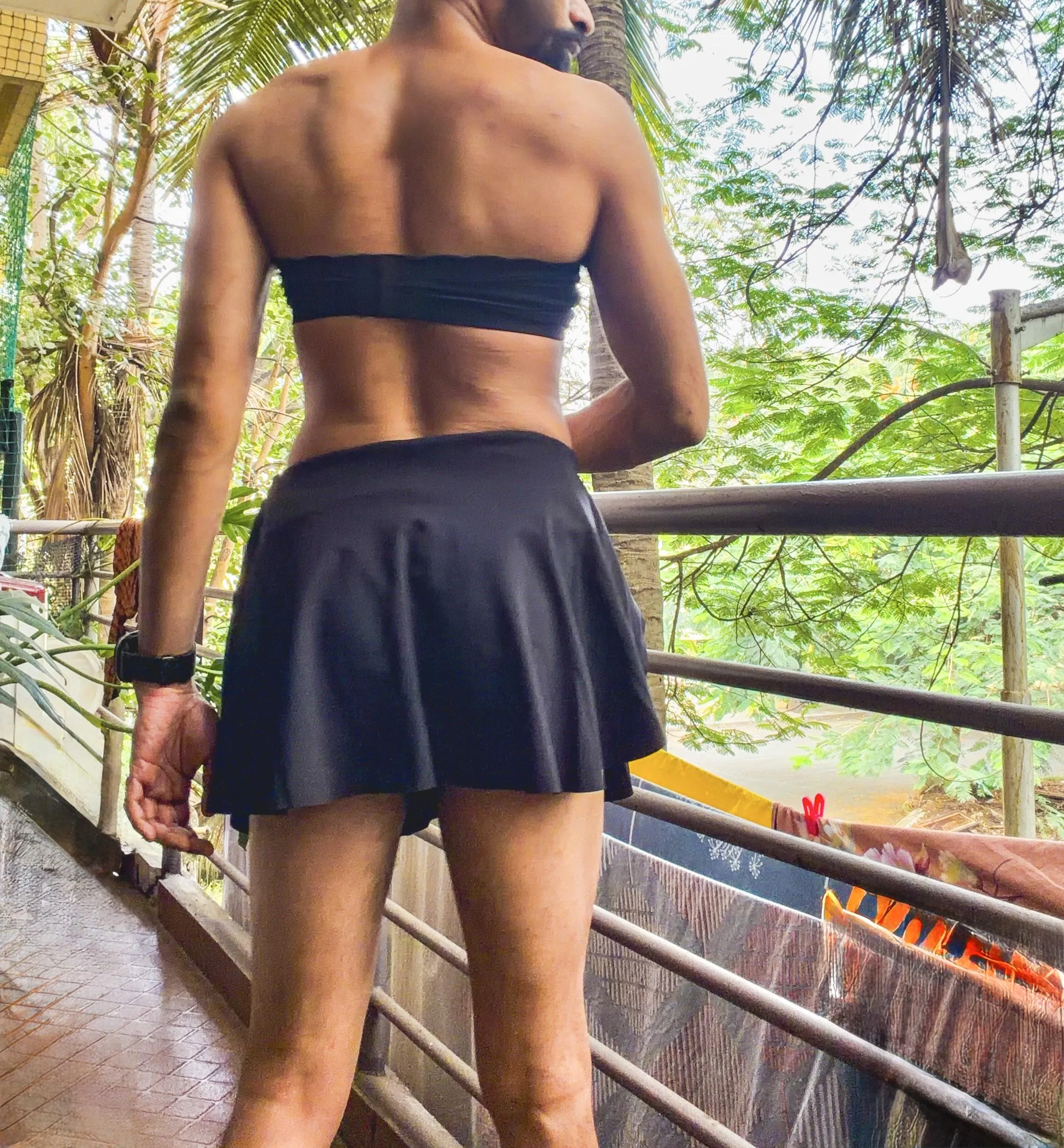 This skirt awakens the slutty bitch in me 🧞‍♀️