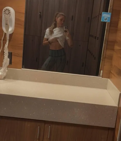 Would you flirt back… or pretend you’re not affected? 😉